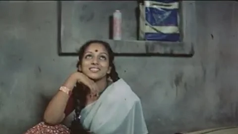 Nalini in 'Lekhayude Maranam Oru Flashback'