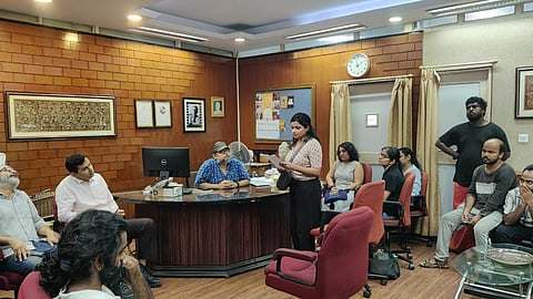 Students gherao the director of SRFTI