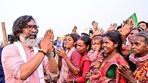 Hemant Soren addressing public