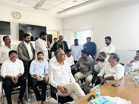 Hyderabad: BRS leaders Kaushik Reddy, Harish Rao detained amid high drama
