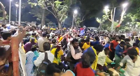 Police personnel trying to control the crowd