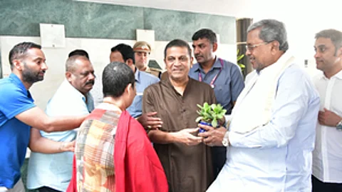 Karnataka Chief Minister Siddaramaiah visited renowned actor Shivarajkumar.