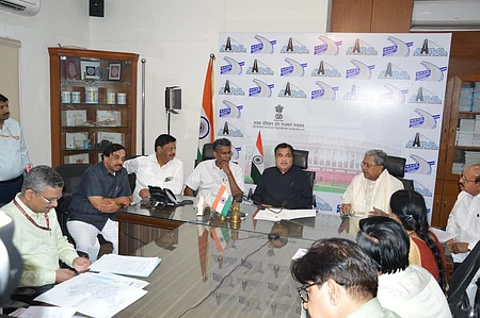 Karnataka CM meets Nitin Gadkari, seeks approval for key road infra projects