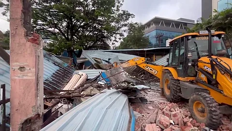 Hyderabad: HYDRAA removes encroachments on Rs 400 cr govt land