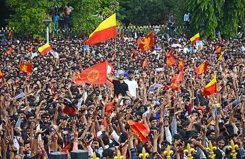 A day after RCB ended its 18-year title drought, thousands of fans had converged at the M. Chinnaswamy Stadium, where a felicitation ceremony and an open bus parade had been planned for the team.