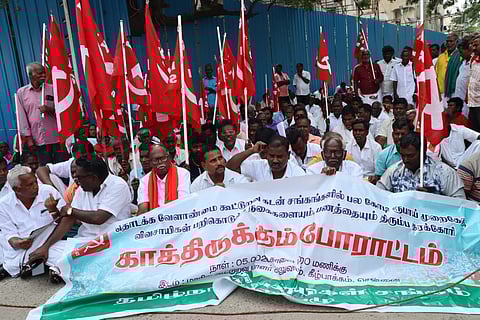 Farmers led by All India Kisan Sabha (AIKS) protested outside the Tamil Nadu Cooperative Union office