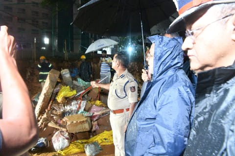 CM Siddaramaiah inspecting the site of wall collapse at Bowring Hospital in
Shivajinagar.