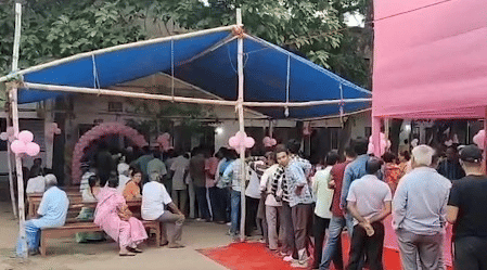 Bengal polls: Voting starts in 142 seats as mild tension surfaces in first hour