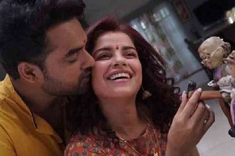 'Abhiyude Kadha Anuvinteyum' review: This romantic drama is an exhausting watch