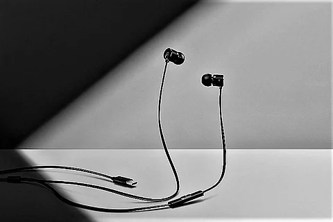 OnePlus to launch type-C earphones with next flagship, kills off headphone jack