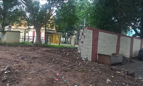 To make way for Indira Canteen, Bengaluru civic authorities raze wall of 300-year-old temple