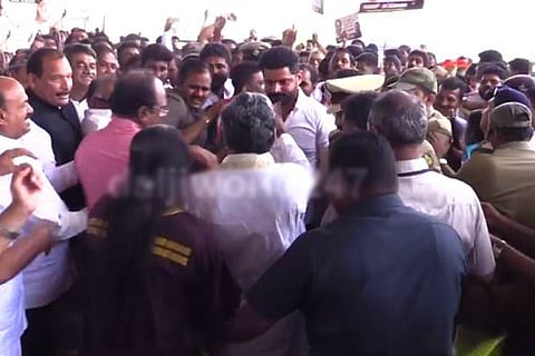 Mangaluru Congress leaders had a jostling match, and CM was stuck in the middle