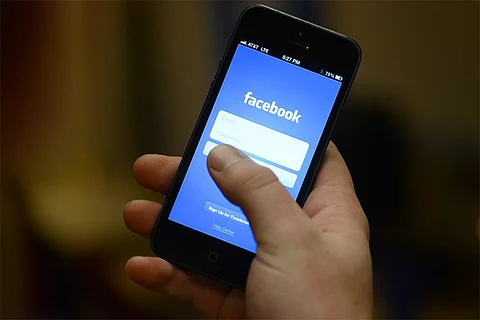 Facebook starts rolling out its Reddit-like ‘downvote’ button