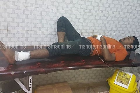 K'taka forest officials open fire at Kerala cattle transporters, 1 injured