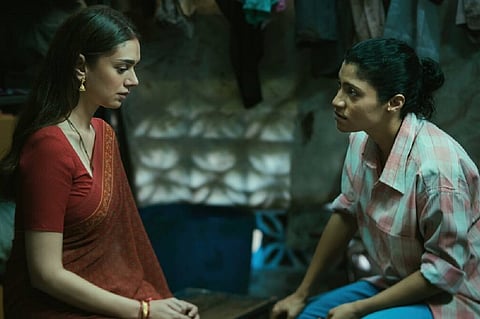 Aditi Rao Hydari and Konkana Sen Sharma having a conversation in Geeli Pucchi