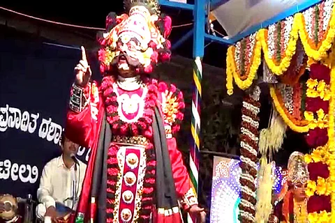 Veteran Yakshagana artist Gerukatte Gangaiah Shetty dies while performing on stage