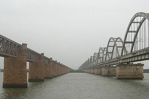 Project linking Godavari, Krishna rivers in Andhra dedicated to people: Naidu