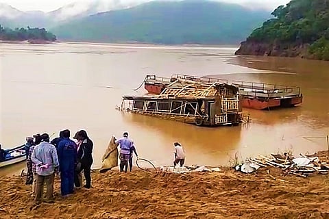 Andhra boat tragedy: SC issues notice to Centre on boat regulation