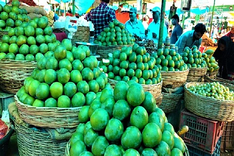 Raid in Hyd’s Kothapet fruit market reveals use of harmful powder to ripen fruits