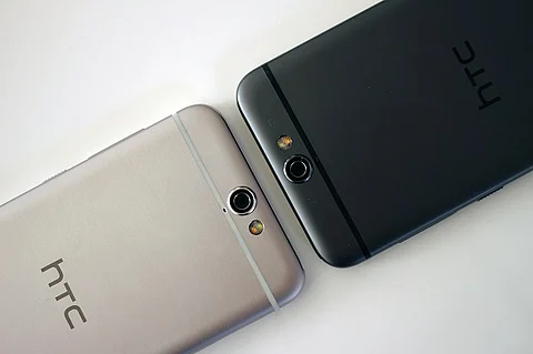 Google buys part of HTC’s smartphone team for $1.1 billion