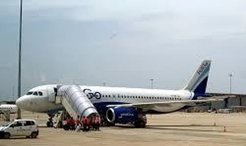 Regressive dress code? Staff-family traveler forced
to miss flight for wearing short dress