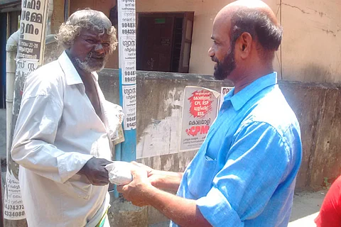 To serve with love: This Kochi auto-rickshaw driver feeds hundreds every day