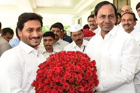 Jagan meets KCR in Hyderabad, talks held on inter-state issues