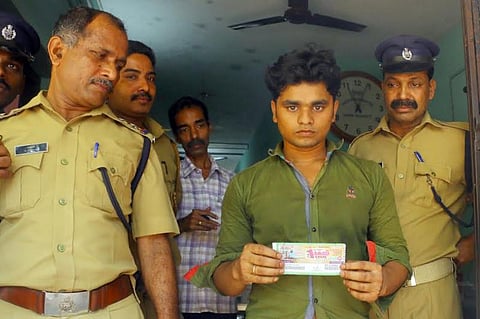 Bengali labourer wins Rs 1 crore Kerala lottery and goes straight to a police station
