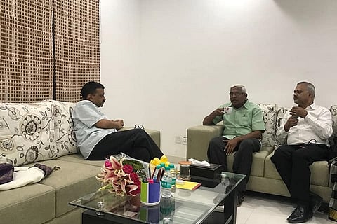 TJS chief Kodandaram meets Delhi CM Kejriwal to discuss 2019 elections