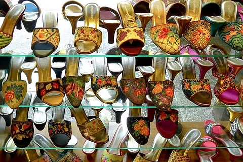 Delhi HC clears confusion between chappal and sandal, Twitter comes up with hilarious reactions