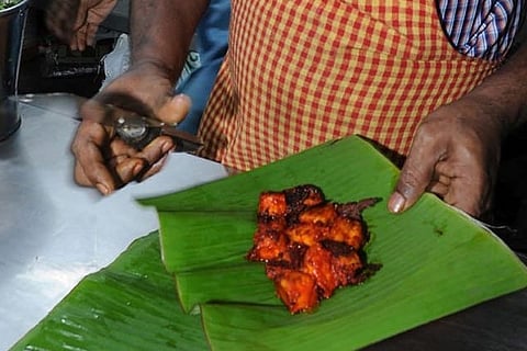 Mangaluru restaurant packages food with banana leaves after appeal by MLA
