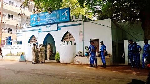 Angry mob attacks police station over alleged custodial torture, death in Hyderabad
