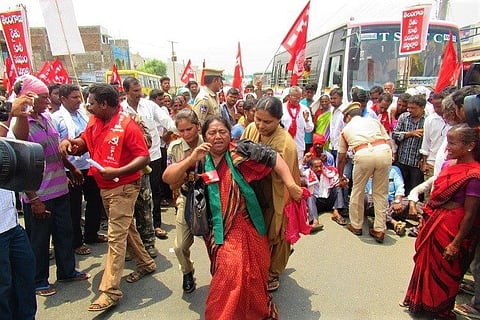 Farmers in Telangana stage protest on highways against Rythu Bandhu scheme