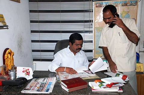 Congress MLA Rammohan Reddy defects to TRS in Telangana