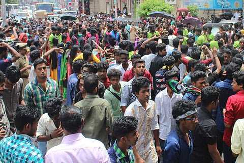 Onam revelry: Kerala University students block traffic, even ambulance not spared