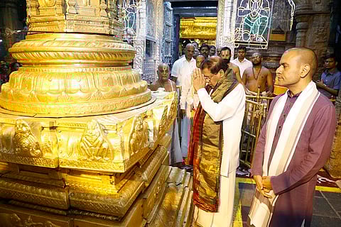Sri Lankan President Maithripala Sirisena offers prayers at Tirumala