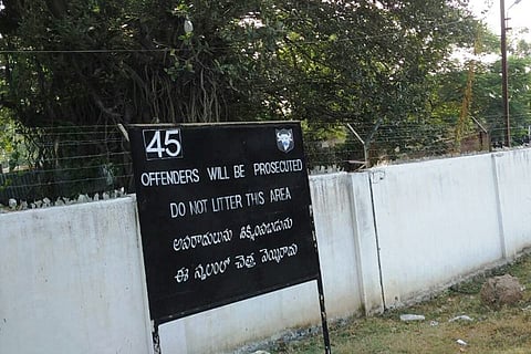 Did the Army block eight roads in Secundarabad for a golf course?