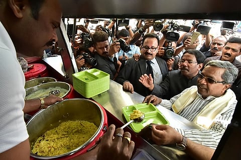 Karnataka CM opens mobile Indira canteens in Bengaluru
