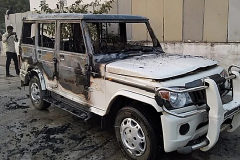 Four injured and vehicle set afire in Andhra after gamblers attack police team