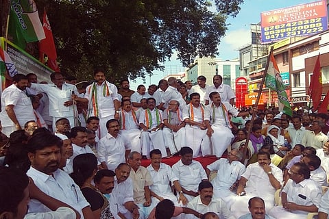 'Pinarayi govt destroying institutions': UDF lays siege to Kerala Secretariat