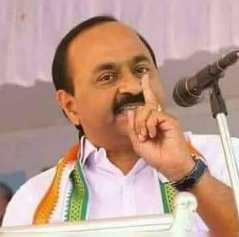 Kerala Opposition Leader VD Satheesan facing a mike raising his index finger