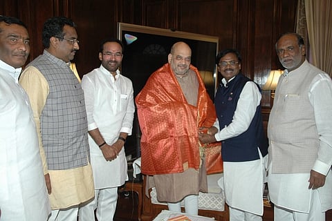 Former TRS MP Vivekanand joins BJP, lashes out at Telangana CM KCR