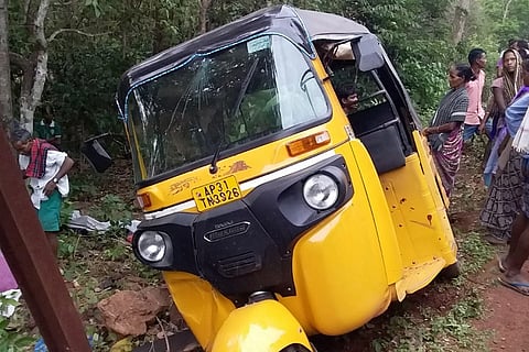 Five charred to death in freak mishap after auto rams into electric pole in Vizag