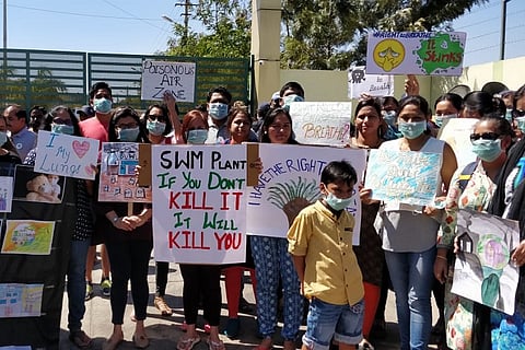 Electronic City residents in B’luru threaten to shun polls over stench from waste plant