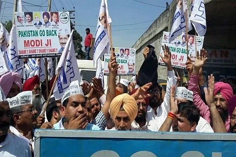 Protests as Pakistani team visits Pathankot airbase over Jan 2 terror attack