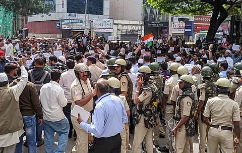 For 4 hours, hundreds of people defy section 144 at Bengaluru's Town Hall