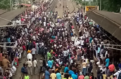 Cyclone Ockhi: Over 6000 fishermen take to the streets, demand that TN CM visit them