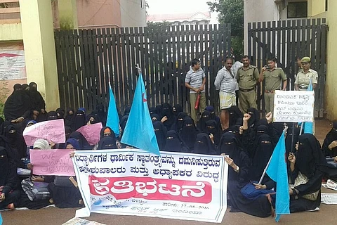 Muslim pharmacy students in Mangaluru protest against ban on hijab and beard