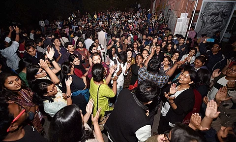 Cheers of 'azaadi', 'laal salaam' among JNU students celebrating Kanhaiya Kumar's bail