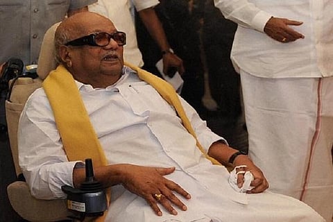 Karunanidhi's health on the decline, his response in the next 24 hours crucial